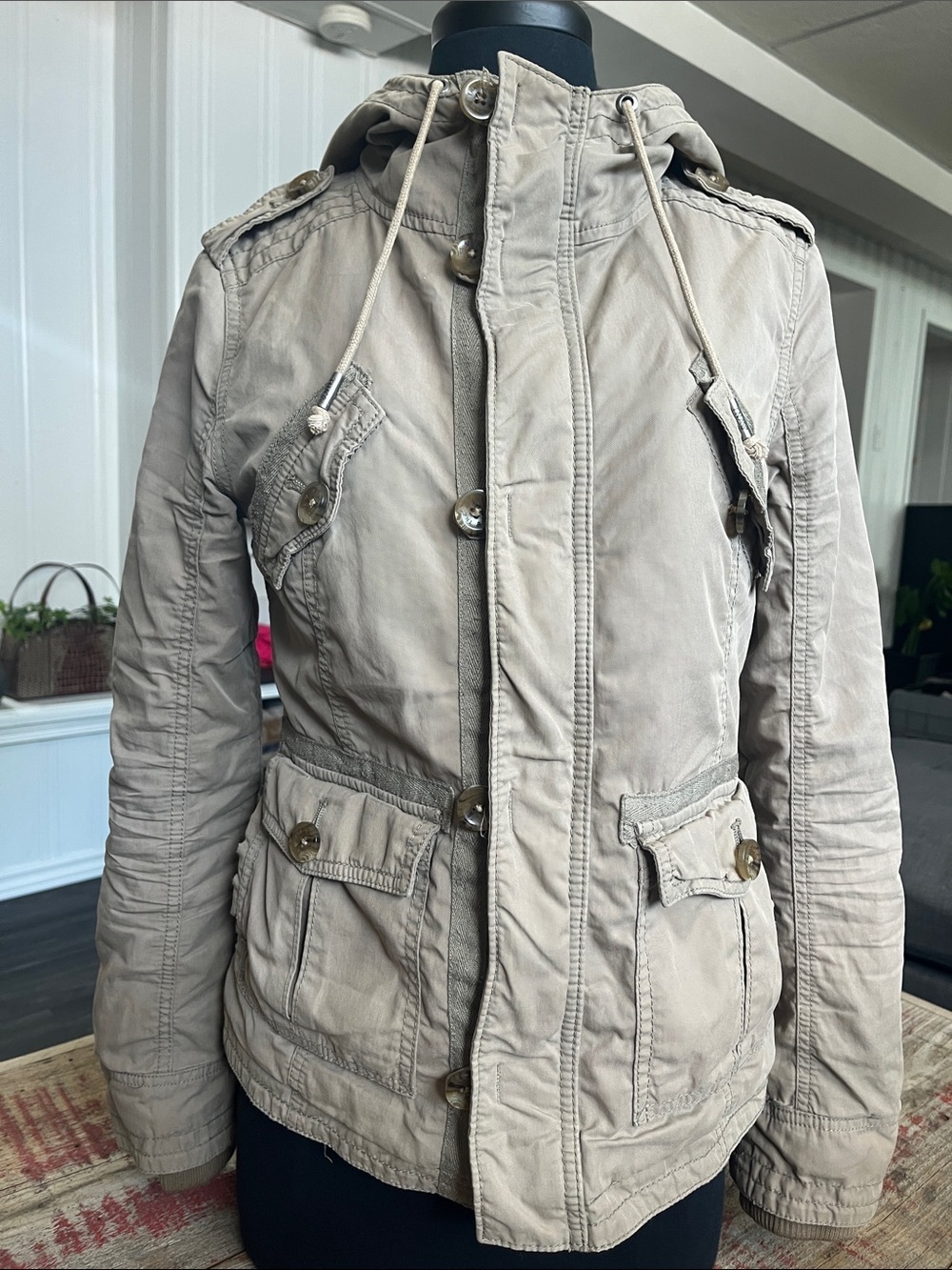 TNA Women's Utility Jacket in Light Taupe with Buttoned Pockets